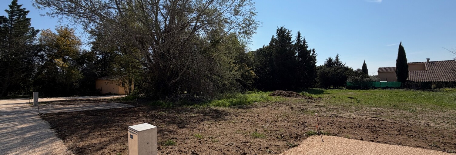 Terrain  704 m² à vendre à Saint-Quentin-la-Poterie (30700)