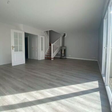 Maison 5 pièces 1600 €