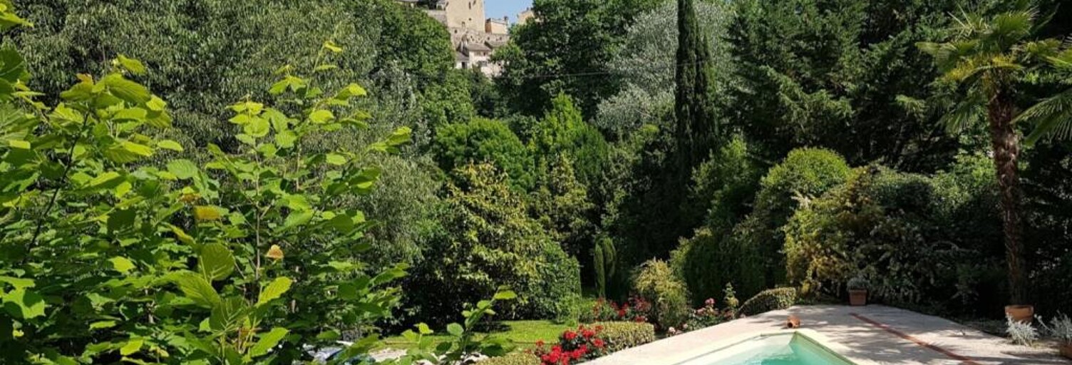 Maison 6 Pièces 151 m² à louer à Ansouis (84240)