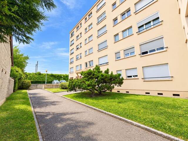 Appartement À Vendre — photo du bien