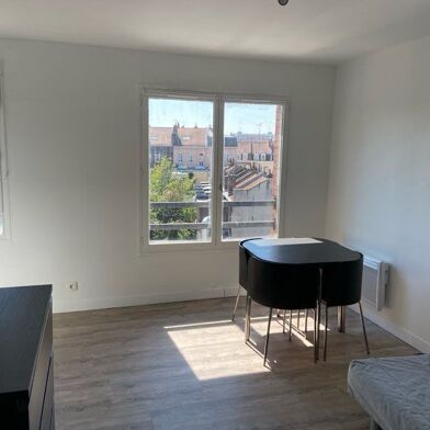 Appartement 1 pièces 590 €