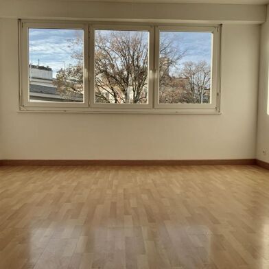Appartement 3 pièces 880 €