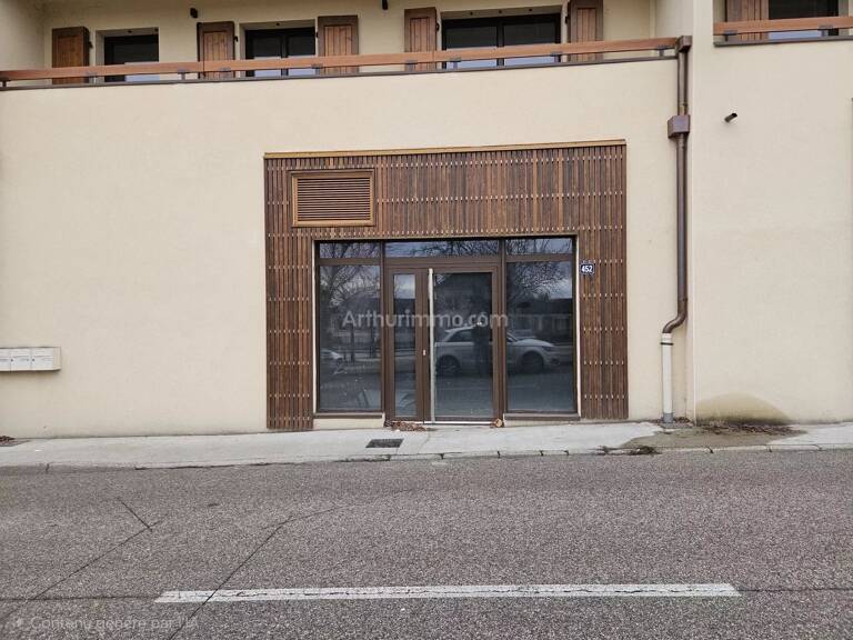 Local Commercial - MORESTEL — photo 1