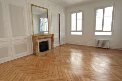 Appartement 3 pièces 896 €