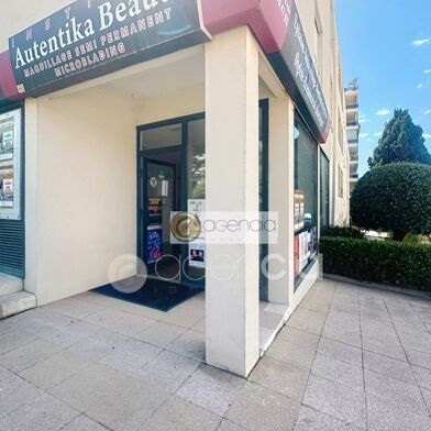 Commerce 3 pièces 1100 €