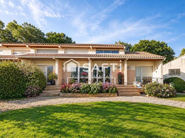 Un cocon en duplex au cœur du golf de Palmola, entre nature, calme et confort moderne. — photo du bien