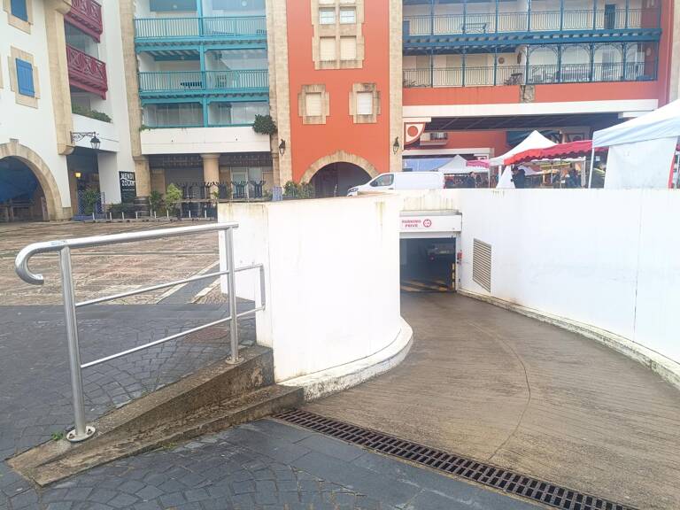 HENDAYE PLAGE place de parking couverte et sécurisée — photo 1