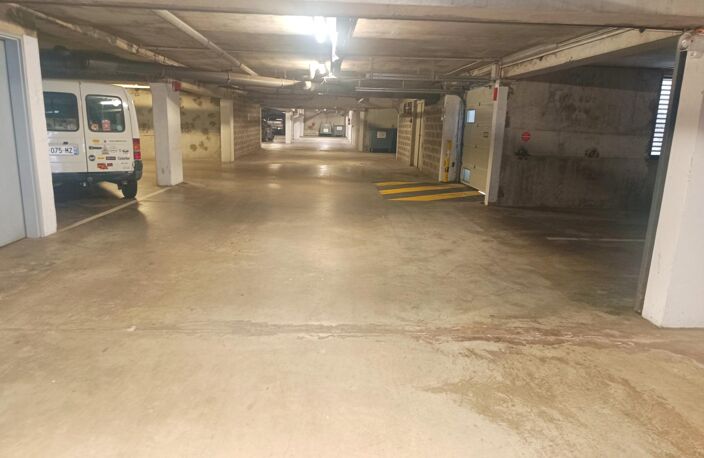 HENDAYE PLAGE place de parking couverte et sécurisée — photo 3