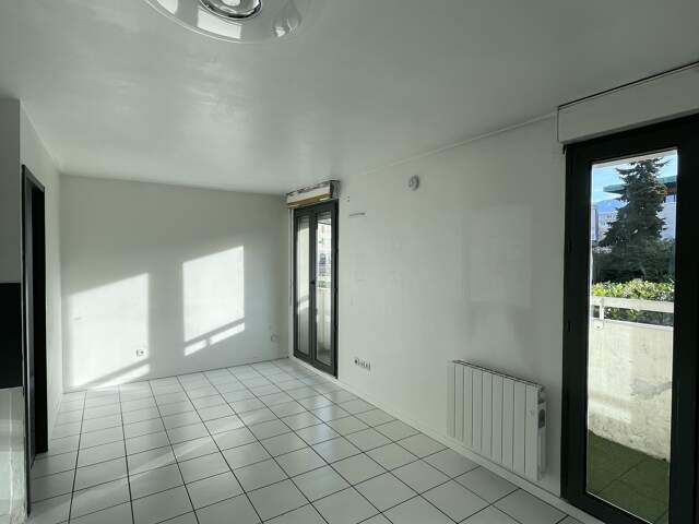 Vente - Type 2 - 38.88 m2 140 000 € - CHAMBERY — photo du bien
