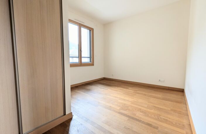 CHALLES LES EAUX - T3 en résidence de standing, cave, garage et stationnement — photo 4