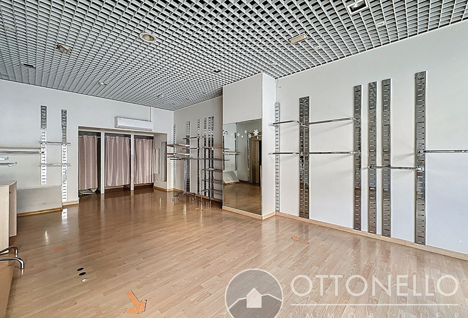 Local commercial SAINT-RAPHAEL 58,80 m2 — photo 1