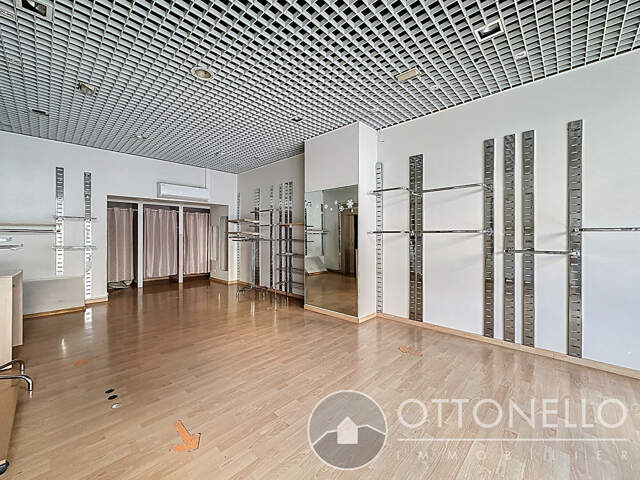 Local commercial SAINT-RAPHAEL 58,80 m2 — photo du bien