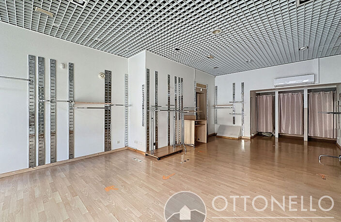 Local commercial SAINT-RAPHAEL 58,80 m2 — photo 3