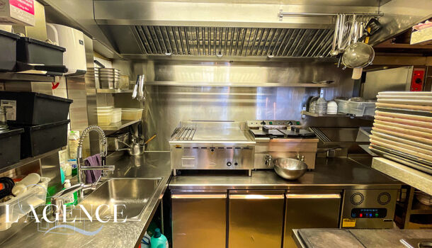 Local commercial 3 pièces  à vendre Lavandou (Le) 83980