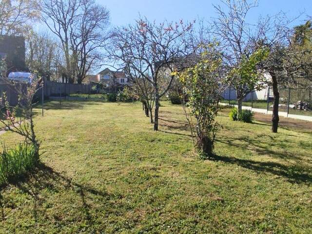 Beau terrain constructible en second rideau — photo du bien