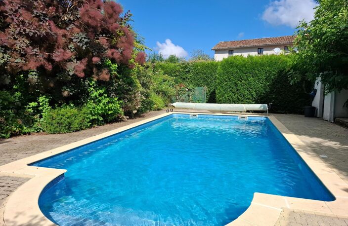 Au coeur d'un superbe environnement , maison avec un gite et piscine ! — photo 5