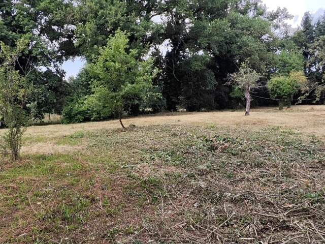 TERRAIN PLAT CONSTRUCTIBLE 985 M2 VIABILISE — photo du bien