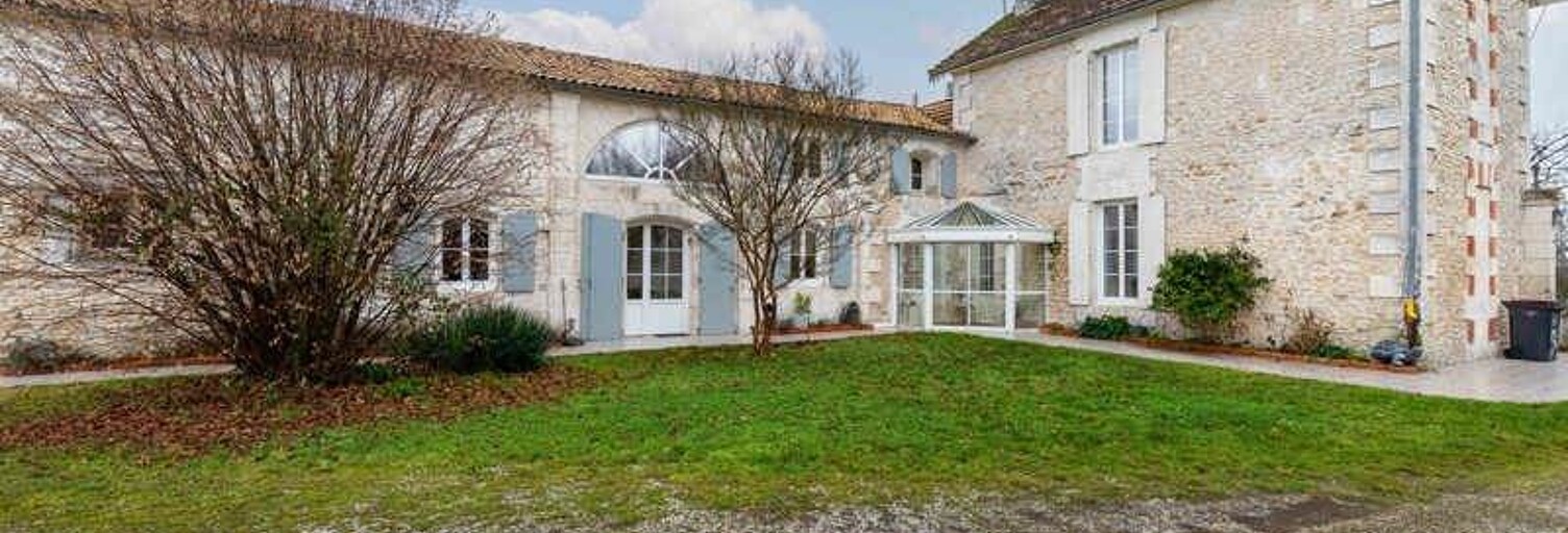 Maison 8 Pièces 303 m² à vendre à Roullet-Saint-Estèphe (16440)