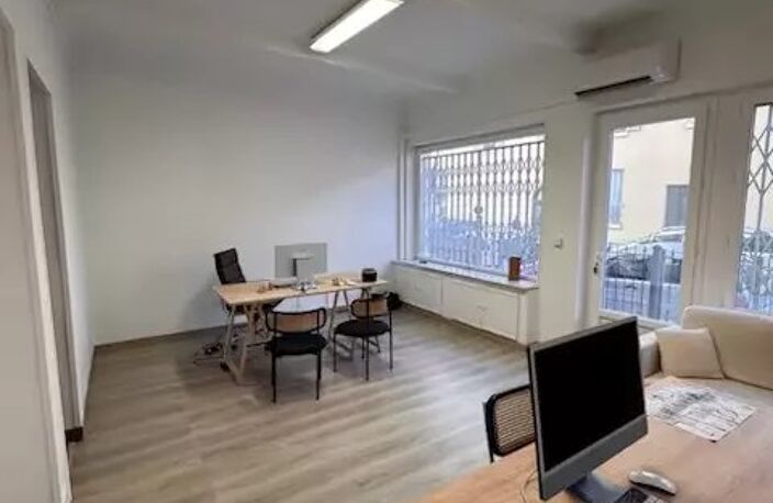 À vendre – MURS COMMERCIAUX LIBRES 37 m² – — photo 2