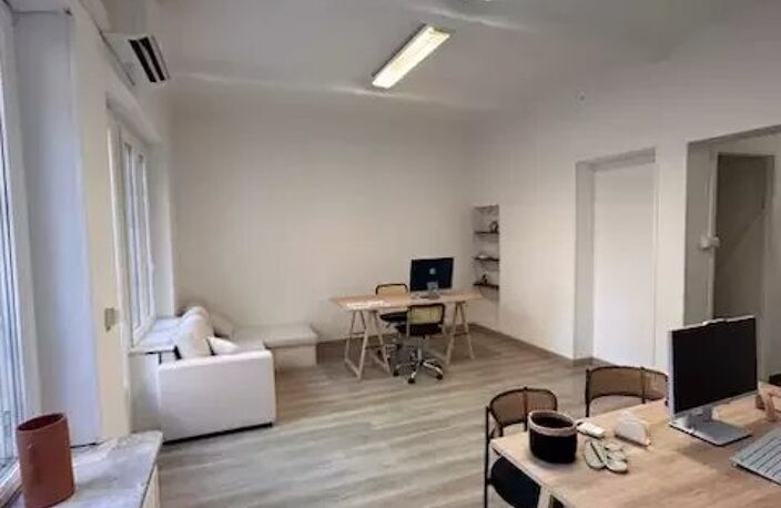 À vendre – MURS COMMERCIAUX LIBRES 37 m² – — photo 3