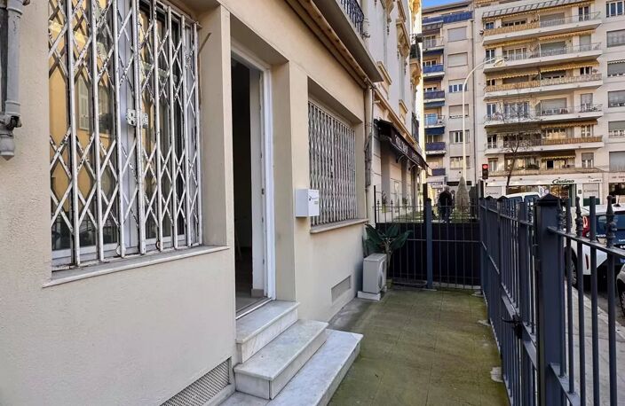 À vendre – MURS COMMERCIAUX LIBRES 37 m² – — photo 5