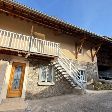 Maison 6 pièces 980 €