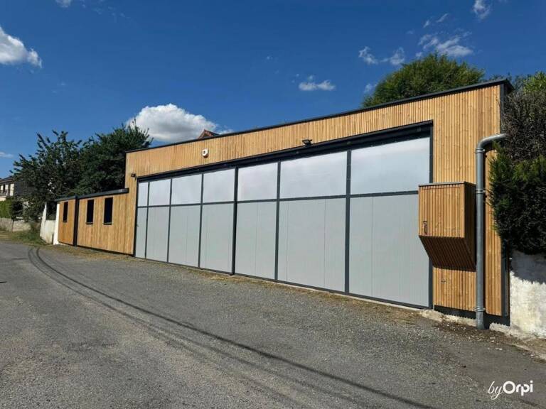 Titre : Entrepôt fonctionnel de 220 m² à Abrest – Électricité Triphasé – Accès Facile — photo 1