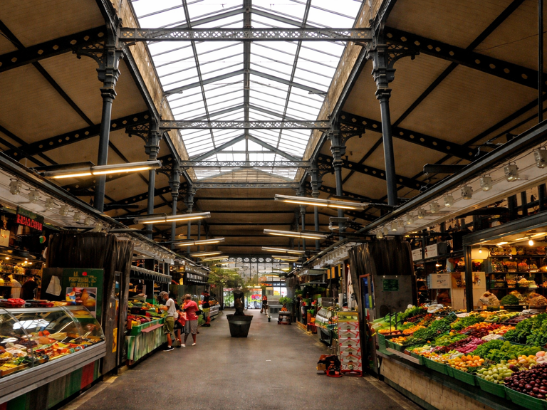 MURS COMMERCIAUX PARIS 18E DE 100M2 AVEC EXTRACTEUR — photo 1