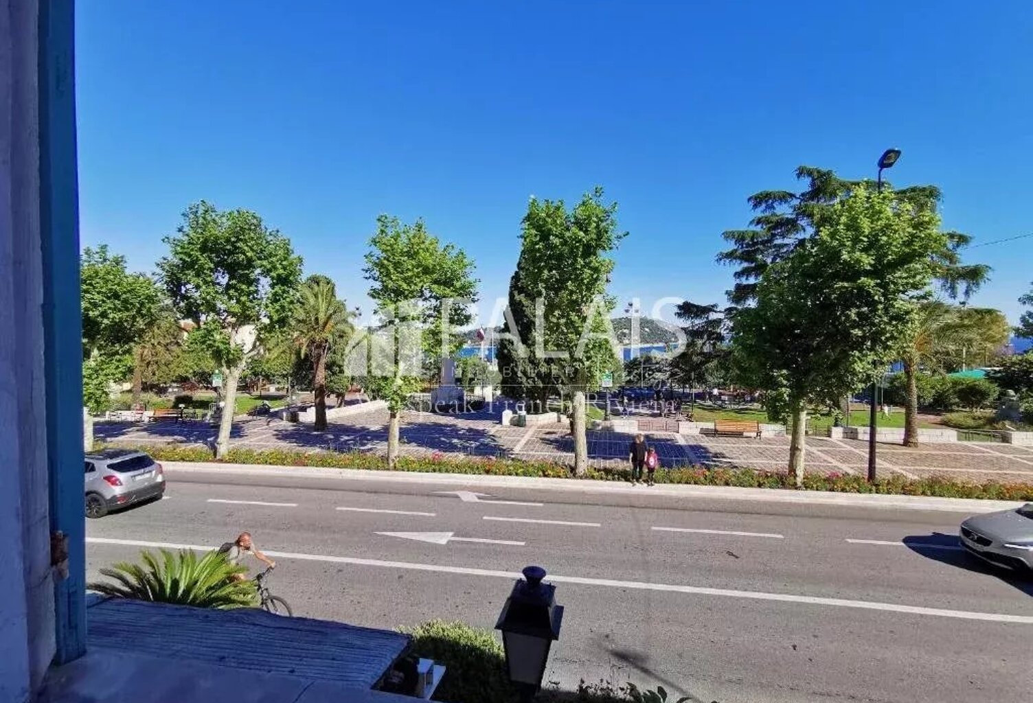 Local commercial — photo 1