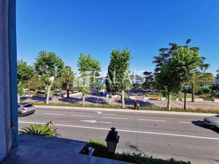 Local commercial — photo 1