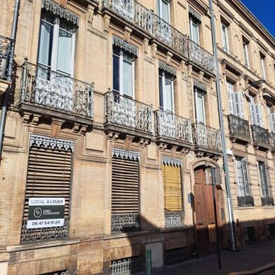 Local industriel  2808 €