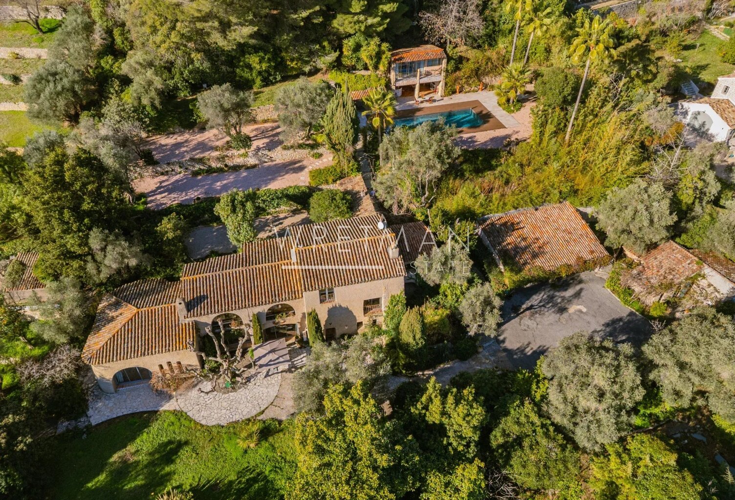 Propriété de caractère avec piscine dans secteur prisé - Mougins — photo 1