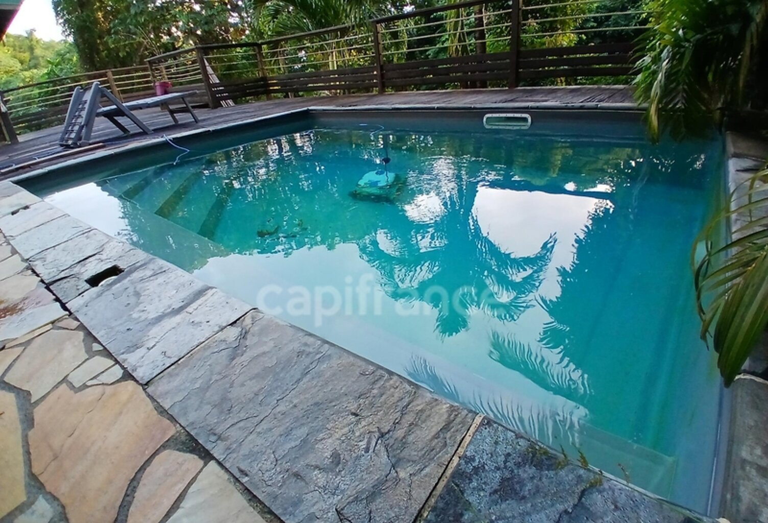 MAISON DE RAPPORT de 220m²- 3 Niveaux- DEUX T4 + UN T2. TERRAIN ARBORE 1700 M² AVEC PISCINE. RIVIERE PILOTE (972) — photo 1