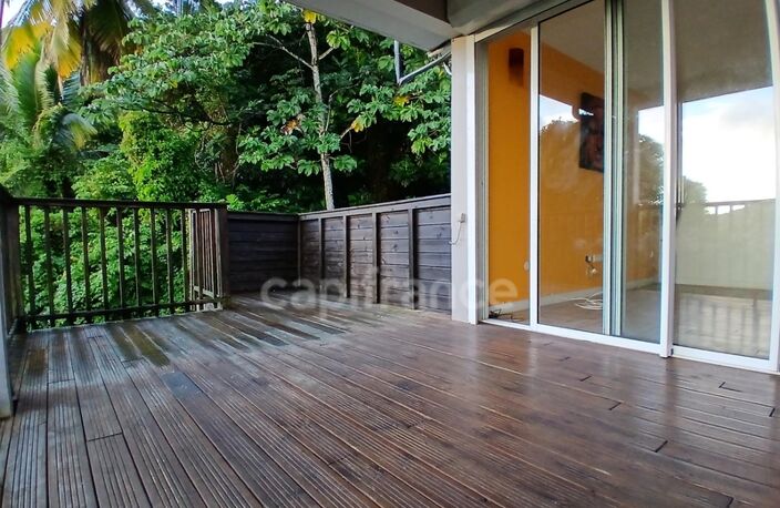 MAISON DE RAPPORT de 220m²- 3 Niveaux- DEUX T4 + UN T2. TERRAIN ARBORE 1700 M² AVEC PISCINE. RIVIERE PILOTE (972) — photo 2