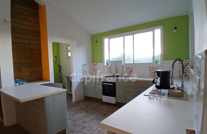 MAISON DE RAPPORT de 220m²- 3 Niveaux- DEUX T4 + UN T2. TERRAIN ARBORE 1700 M² AVEC PISCINE. RIVIERE PILOTE (972) — photo 5