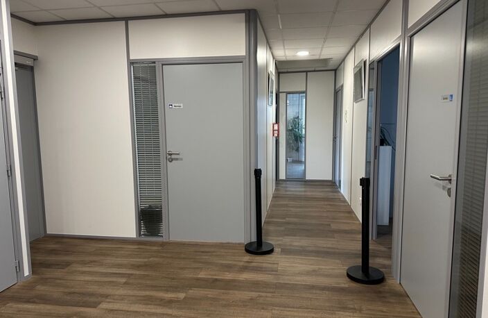 bureaux à louer CHASSE SUR RHONE (38), bureaux de 12m² à louer dans centre médical avec du stationnement et une très belle visibilité — photo 2