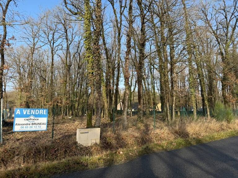 VERRIE, Terrain de 2000m² à bâtir hors lotissement et libre de constructeur — photo 1