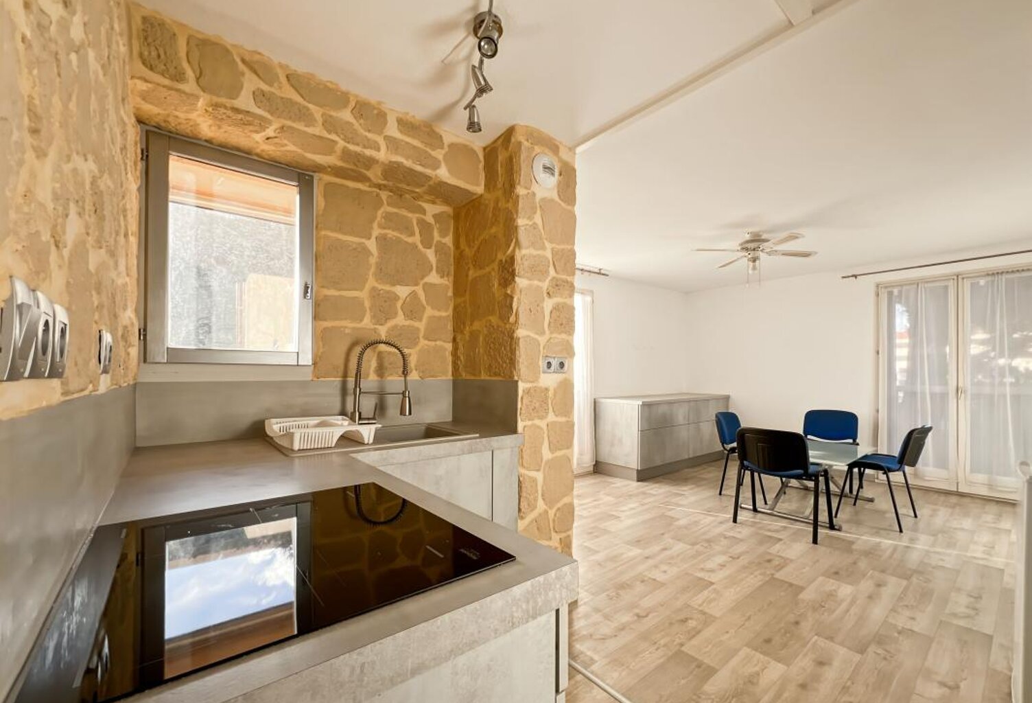 Appartement À Vendre T2 34M CAVE PISCINE — photo 1