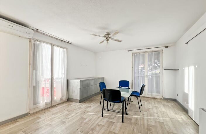 Appartement À Vendre T2 34M CAVE PISCINE — photo 2