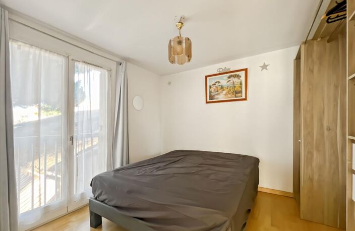Appartement À Vendre T2 34M CAVE PISCINE — photo 4
