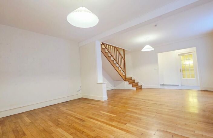 BOURGES PROCHE CENTRE 134M² 5 PIECES 4 CHAMBRES GARAGE — photo 2