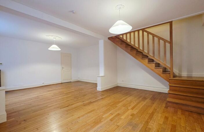 BOURGES PROCHE CENTRE 134M² 5 PIECES 4 CHAMBRES GARAGE — photo 4