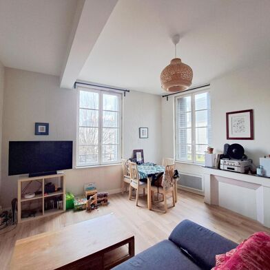 Appartement 3 pièces 979 €