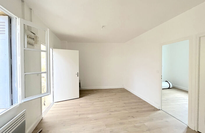 A VENDRE APPARTEMENT DE TYPE 2 LOUE- SECTEUR BORDEAUX VICTOIRE / CAPUCINS — photo 2