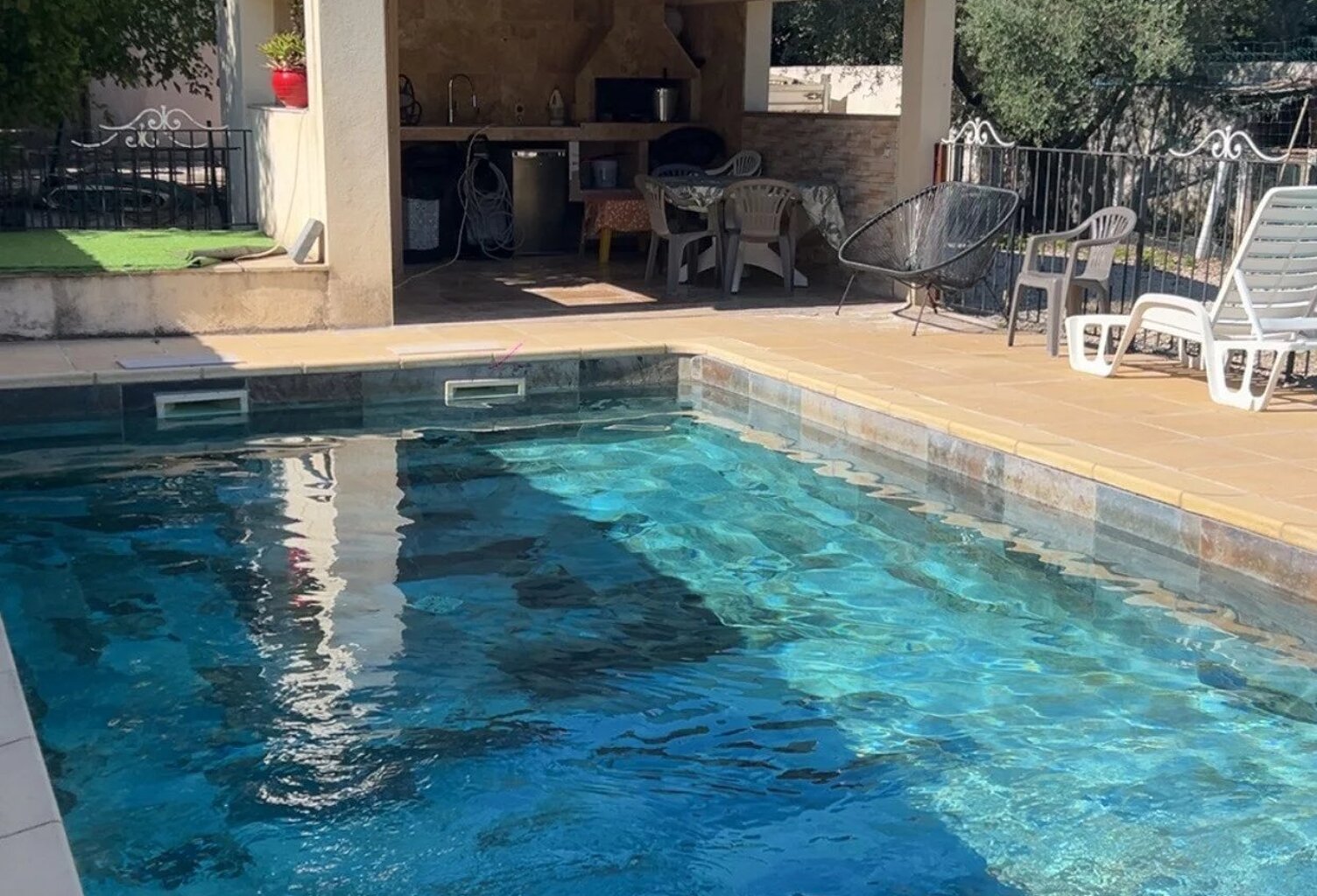 MAISON AVEC PISCINE À BAGNOLS-SUR-CÈZE — photo 1