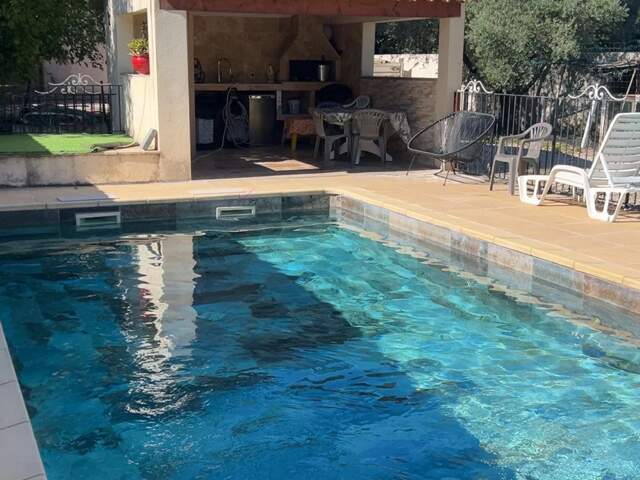 MAISON AVEC PISCINE À BAGNOLS-SUR-CÈZE — photo du bien