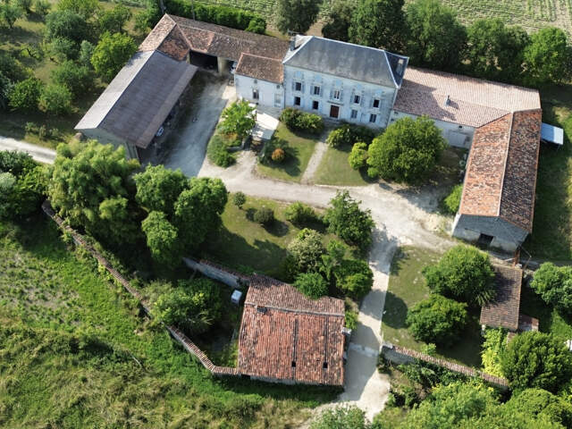 Logis charentais d'une belle présence — photo du bien