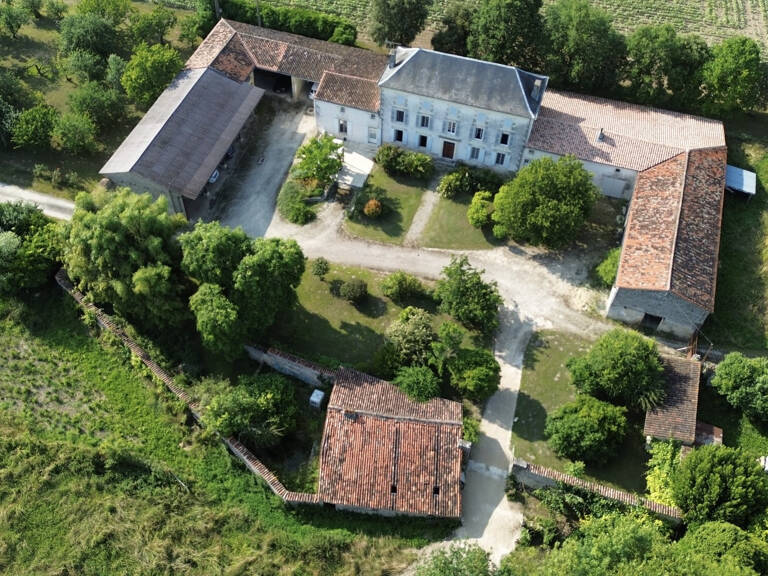 Logis charentais d'une belle présence — photo 1