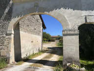 Logis charentais d'une belle présence — photo 2