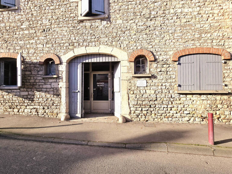 À VENDRE   Local avec grande cave voûtée de 30m2   Centre vi — photo 1